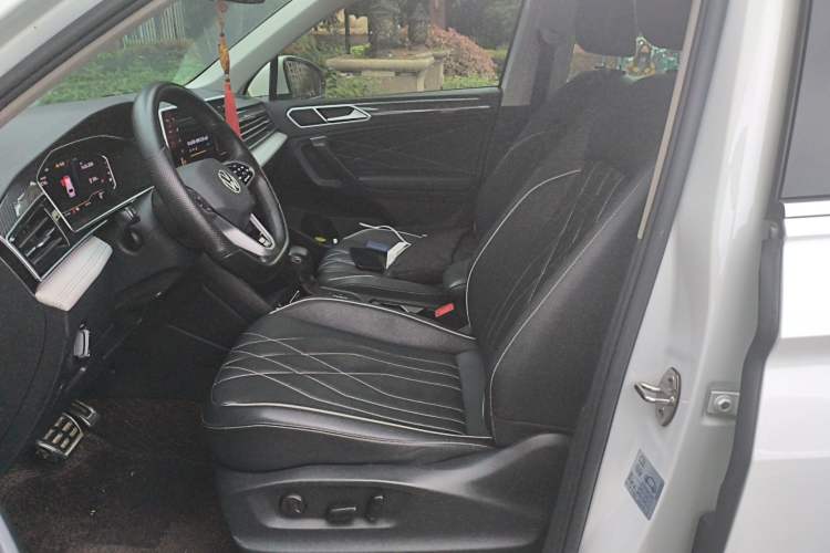 Used Volkswagen Tiguan L 2023 Restyled 330TSI Automatic Two-Wheel Drive R-Line Enhanced Comfort Version Left Front Seat