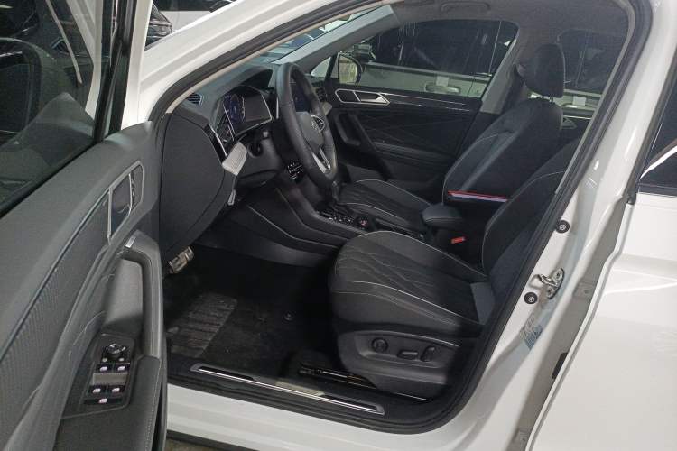 Used Volkswagen Tiguan L 2023 Facelifted 380TSI Automatic All-Wheel Drive R-Line Plus Version 7-Seater Left Front Seat