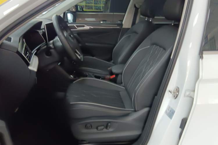 Used Volkswagen Tiguan L 2023 330TSI Automatic Two-Wheel Drive R-Line Enjoyment Edition Left Front Seat