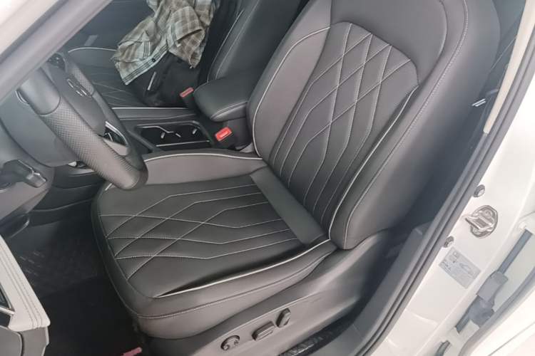 Used Volkswagen Tiguan L 2023 Restyled 330TSI Automatic Two-Wheel Drive R-Line Enhanced Comfort Version Left Front Seat