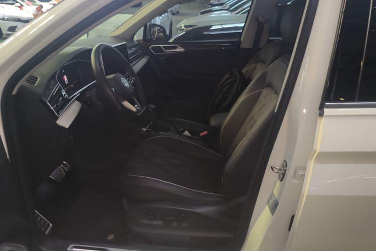 Used Volkswagen Tiguan L 2023 330TSI Automatic Two-Wheel Drive R-Line Enjoyment Edition Left Front Seat