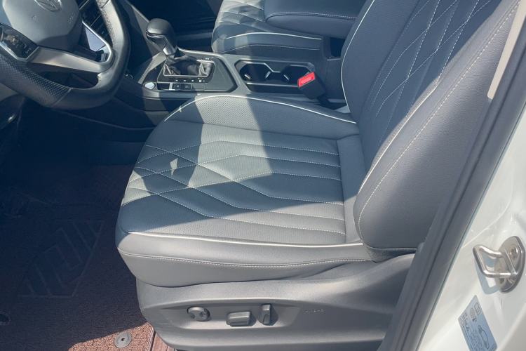 Used Volkswagen Tiguan L 2023 330TSI Automatic Two-Wheel Drive Smart Edition Left Front Seat