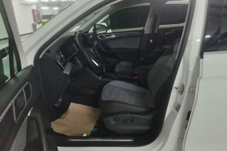 Used Volkswagen Tiguan L 2023 Facelift 380TSI Automatic All-Wheel Drive R-Line Flagship 7-Seater Left Front Seat