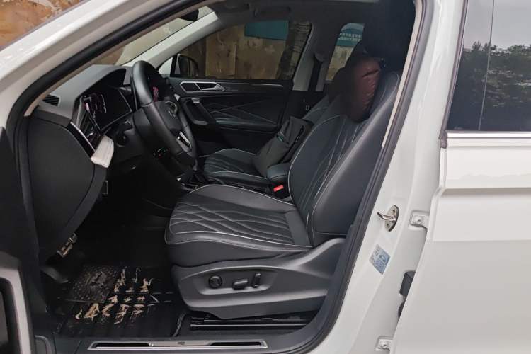 Used Volkswagen Tiguan L 2023 Restyled 330TSI Automatic Two-Wheel Drive R-Line Enhanced Comfort Version Left Front Seat