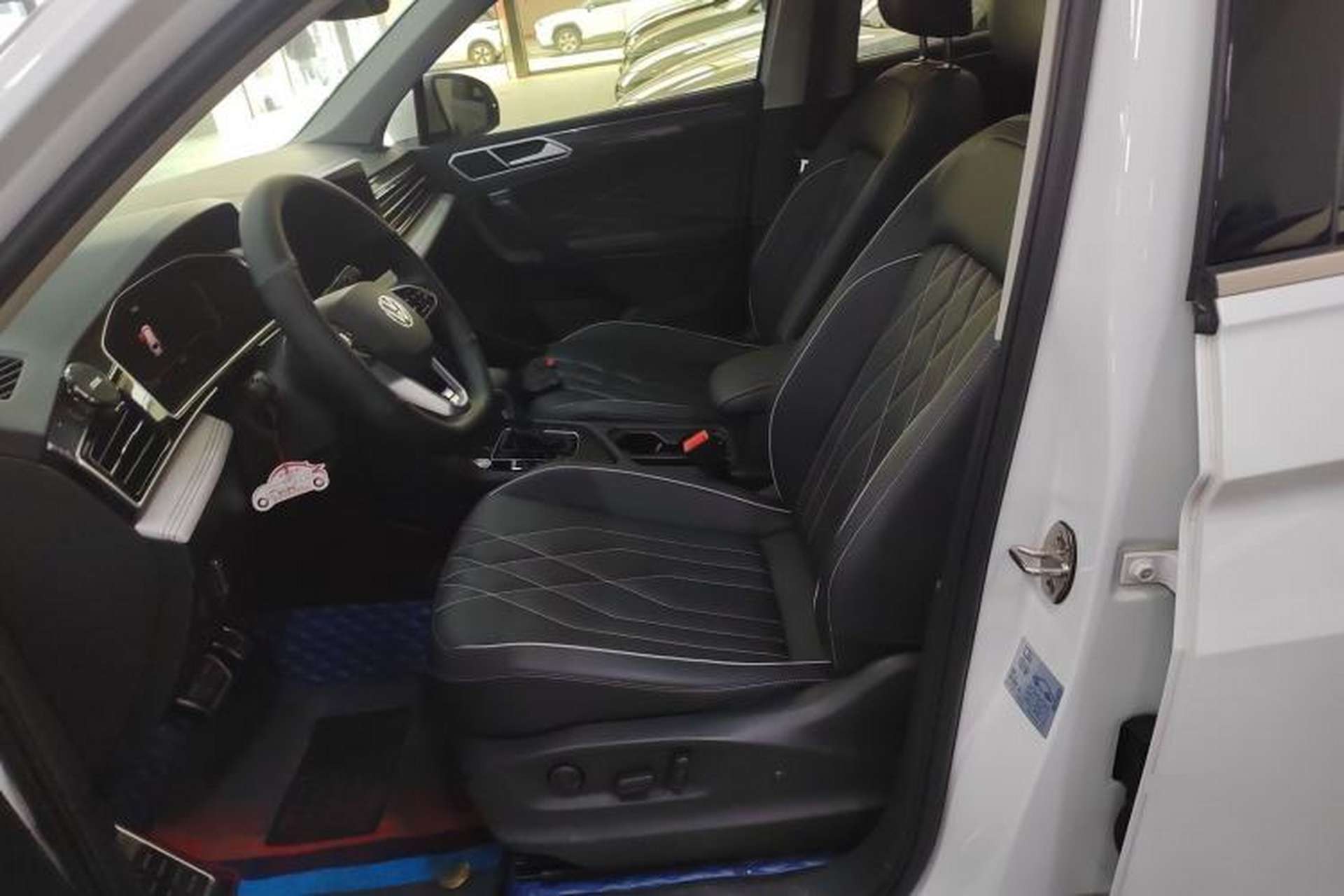 Used Volkswagen Tiguan L 2023 Restyled 330TSI Automatic Two-Wheel Drive R-Line Enhanced Comfort Version Left Front Seat