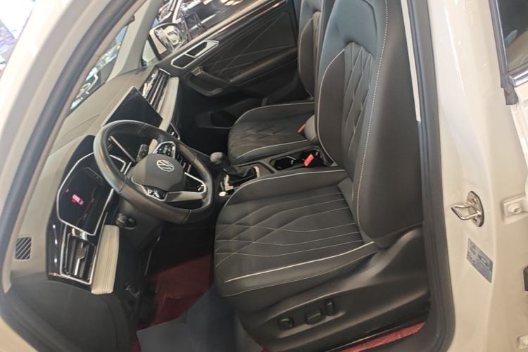 Used Volkswagen Tiguan L 2023 330TSI Automatic Two-Wheel Drive Smart Edition Left Front Seat