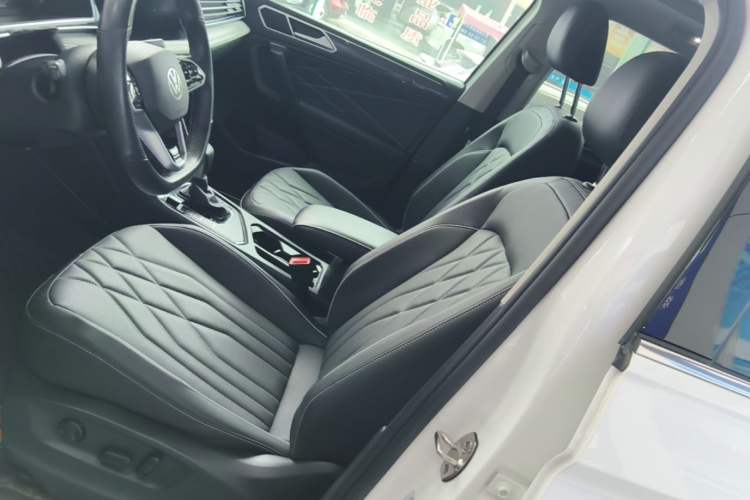 Used Volkswagen Tiguan L 2023 Restyled 330TSI Automatic Two-Wheel Drive R-Line Enhanced Comfort Version Left Front Seat