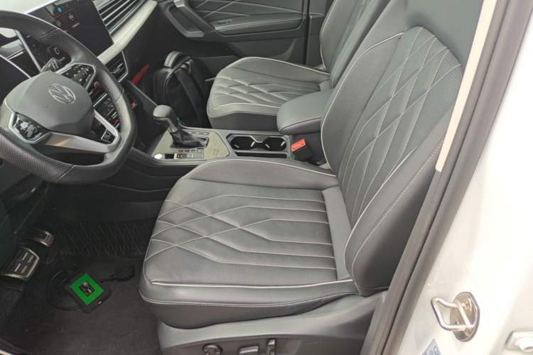 Used Volkswagen Tiguan L 2023 Restyled 330TSI Automatic Two-Wheel Drive R-Line Enhanced Comfort Version Left Front Seat