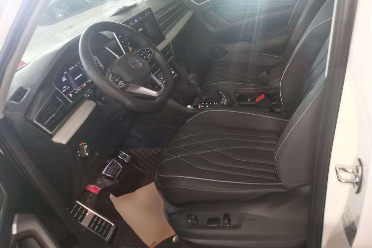 Used Volkswagen Tiguan L 2023 Facelifted 380TSI Automatic All-Wheel Drive R-Line Plus Version 7-Seater Left Front Seat