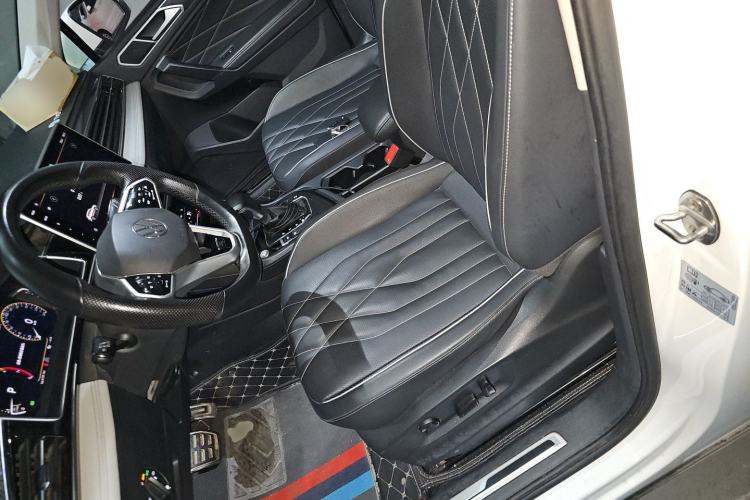 Used Volkswagen Tiguan L 2023 Restyled 330TSI Automatic Two-Wheel Drive R-Line Enhanced Comfort Version Left Front Seat