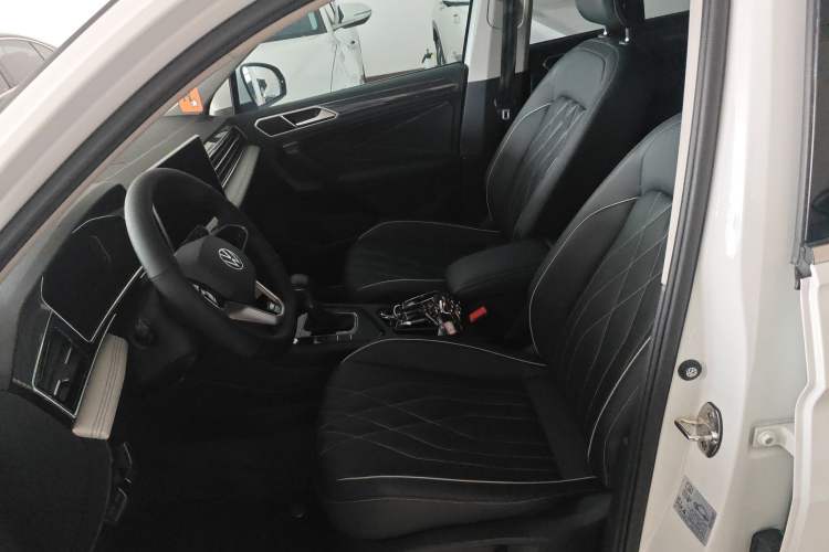 Used Volkswagen Tiguan L 2023 330TSI Automatic Two-Wheel Drive R-Line Enjoyment Edition Left Front Seat