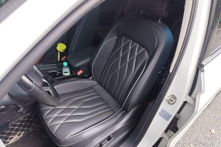 Used Volkswagen Tiguan L 2023 Facelifted 380TSI Automatic All-Wheel Drive R-Line Plus Version 7-Seater Left Front Seat