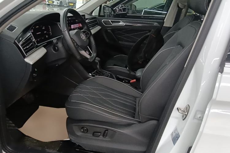 Used Volkswagen Tiguan L 2023 Revised Version 330TSI Automatic Two-Wheel Drive Smart Enjoyment Edition Left Front Seat