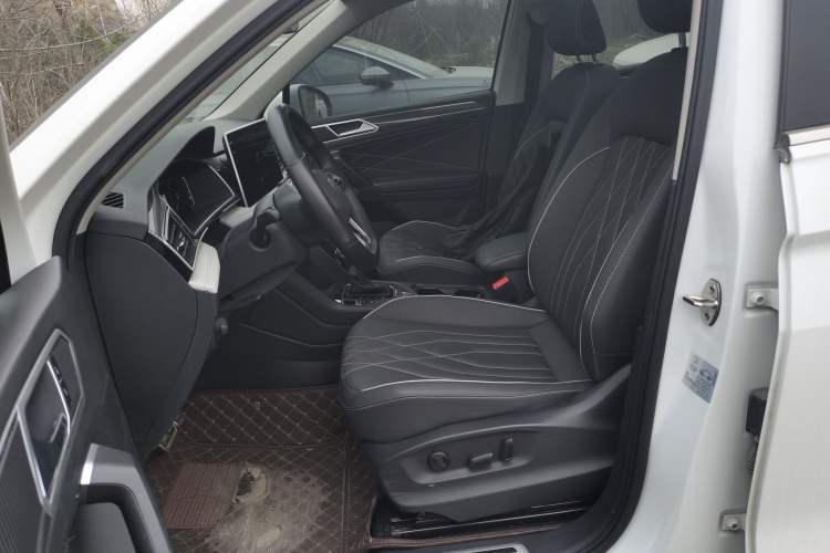 Used Volkswagen Tiguan L 2023 380TSI Automatic All-Wheel Drive R-Line Enhanced 7-Seater Left Front Seat