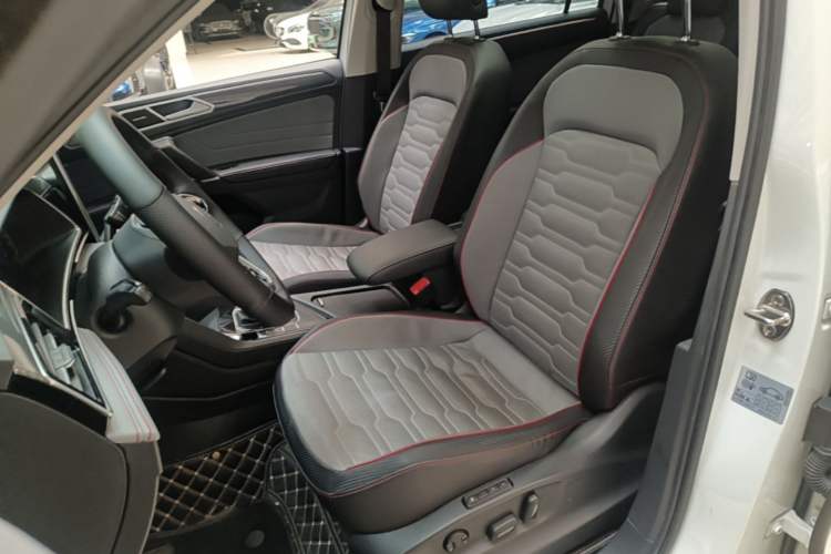 Used Volkswagen Tiguan L 2023 330TSI Automatic Two-Wheel Drive R-Line Flagship Edition Left Front Seat