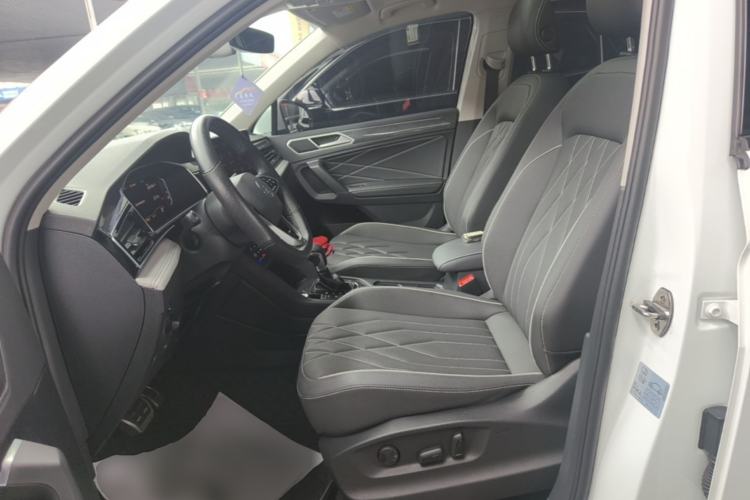 Used Volkswagen Tiguan L 2023 Restyled 330TSI Automatic Two-Wheel Drive R-Line Enhanced Comfort Version Left Front Seat