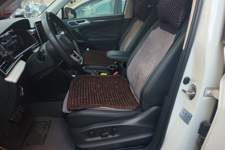 Used Volkswagen Tiguan L 2023 Restyled 330TSI Automatic Two-Wheel Drive R-Line Enhanced Comfort Version Left Front Seat