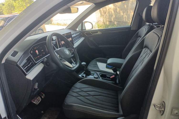 Used Volkswagen Tiguan L 2023 380TSI Automatic All-Wheel Drive R-Line Enhanced 7-Seater Left Front Seat