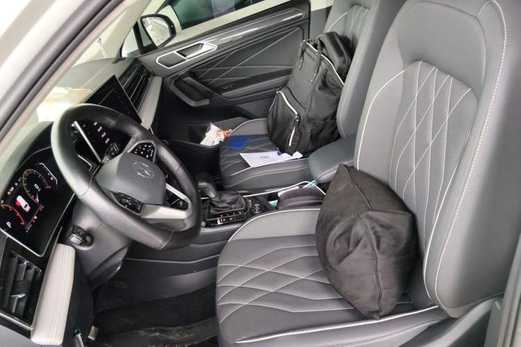 Used Volkswagen Tiguan L 2023 380TSI Automatic All-Wheel Drive R-Line Enhanced 7-Seater Left Front Seat