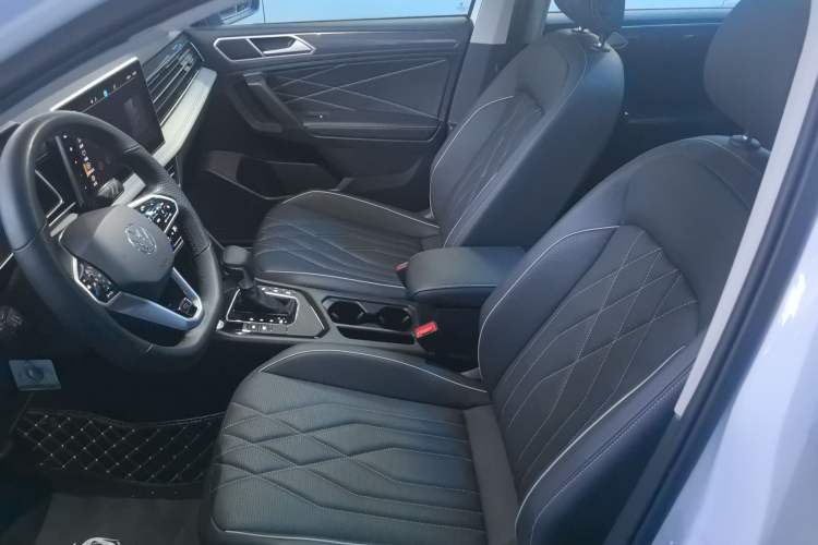 Used Volkswagen Tiguan L 2023 Restyled 330TSI Automatic Two-Wheel Drive R-Line Enhanced Comfort Version Left Front Seat