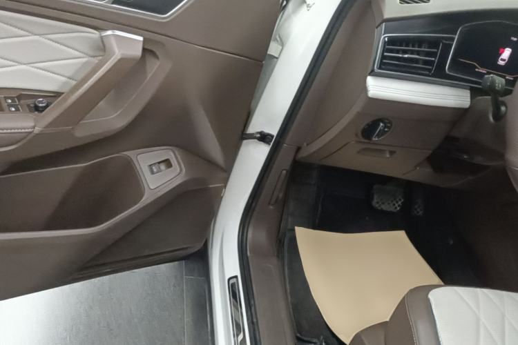Used Volkswagen Tiguan L 2023 330TSI Automatic Two-Wheel Drive Smart Edition Left Front Seat