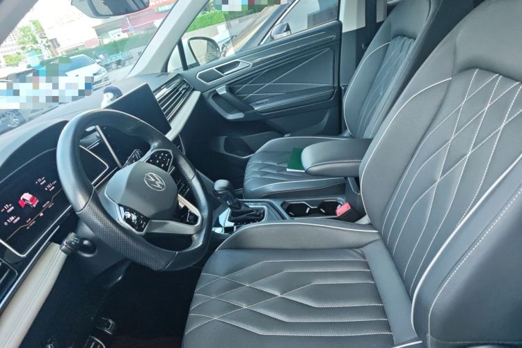 Used Volkswagen Tiguan L 2023 330TSI Automatic Two-Wheel Drive R-Line Enjoyment Edition Left Front Seat