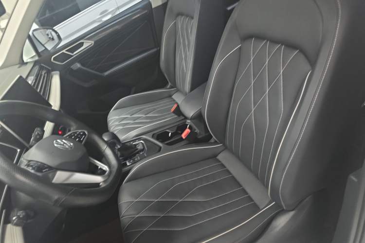 Used Volkswagen Tiguan L 2023 330TSI Automatic Two-Wheel Drive R-Line Enjoyment Edition Left Front Seat