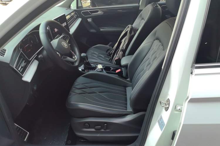 Used Volkswagen Tiguan L 2023 Facelifted 380TSI Automatic All-Wheel Drive R-Line Plus Version 7-Seater Left Front Seat