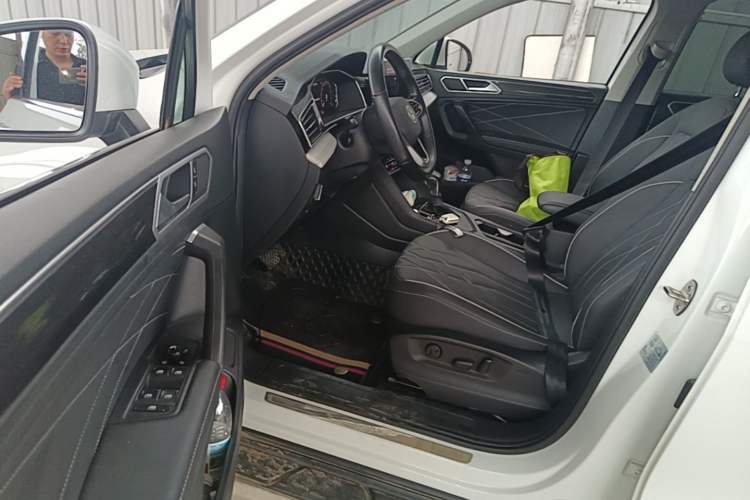 Used Volkswagen Tiguan L 2023 330TSI Automatic Two-Wheel Drive Smart Edition Left Front Seat