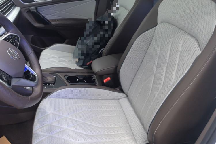 Used Volkswagen Tiguan L 2023 Restyled 330TSI Automatic Two-Wheel Drive R-Line Enhanced Comfort Version Left Front Seat