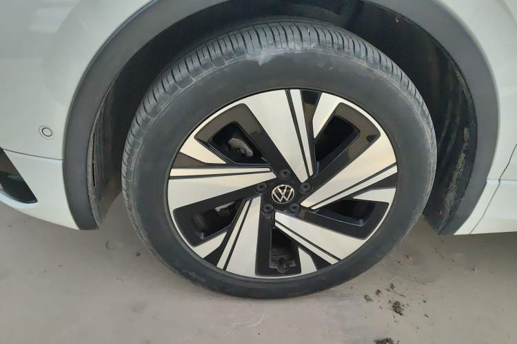 Used Volkswagen Tiguan L 2023 Facelifted 380TSI Automatic All-Wheel Drive R-Line Plus Version 7-Seater Left Front Wheel Hub