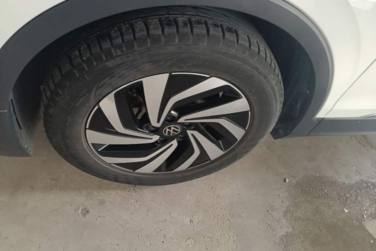 Used Volkswagen Tiguan L 2023 Revised Version 330TSI Automatic Two-Wheel Drive Smart Enjoyment Edition Left Front Wheel Hub