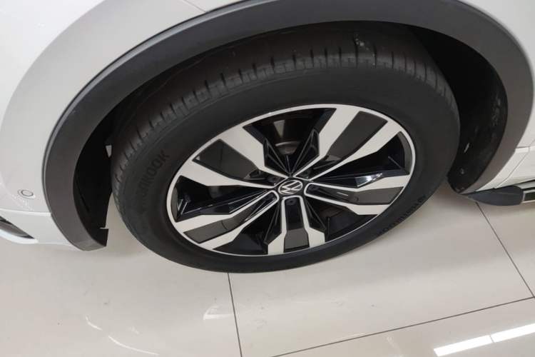 Used Volkswagen Tiguan L 2023 330TSI Automatic Two-Wheel Drive R-Line Enjoyment Edition Left Front Wheel Hub