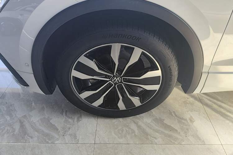 Used Volkswagen Tiguan L 2023 330TSI Automatic Two-Wheel Drive R-Line Enjoyment Edition Left Front Wheel Hub