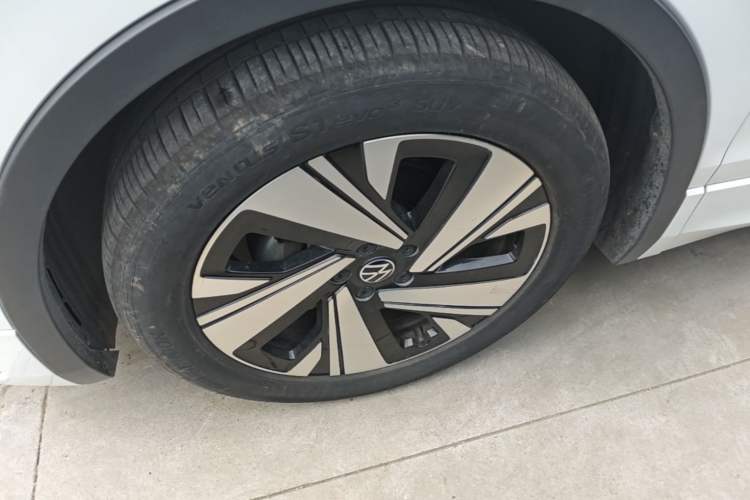Used Volkswagen Tiguan L 2023 Restyled 330TSI Automatic Two-Wheel Drive R-Line Enhanced Comfort Version Left Front Wheel Hub