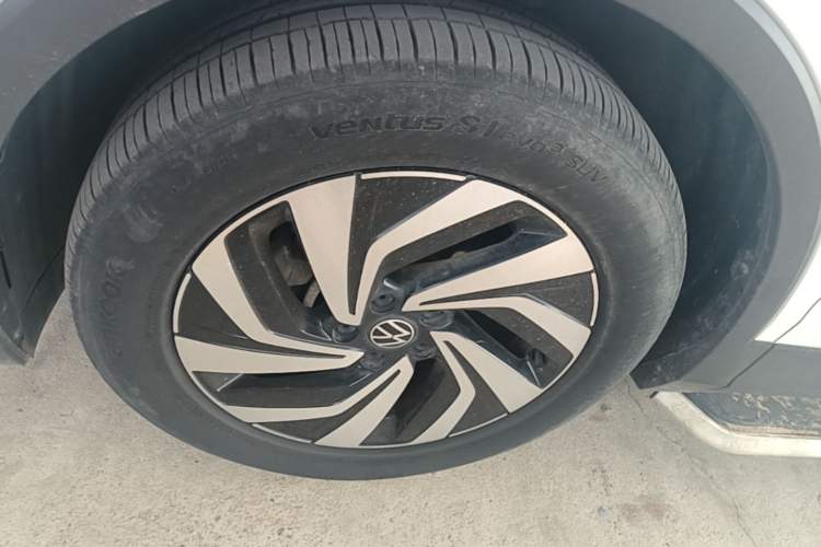 Used Volkswagen Tiguan L 2023 330TSI Automatic Two-Wheel Drive Smart Edition Left Front Wheel Hub
