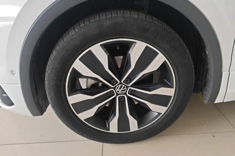 Used Volkswagen Tiguan L 2023 330TSI Automatic Two-Wheel Drive R-Line Enjoyment Edition Left Front Wheel Hub