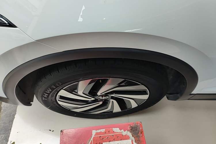 Used Volkswagen Tiguan L 2023 330TSI Automatic Two-Wheel Drive Comfort Edition Left Front Wheel Hub
