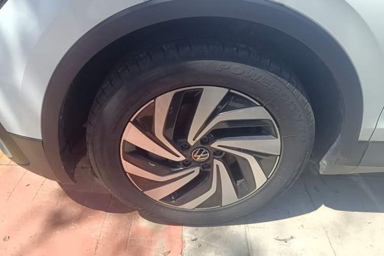Used Volkswagen Tiguan L 2023 330TSI Automatic Two-Wheel Drive Comfort Edition Left Front Wheel Hub