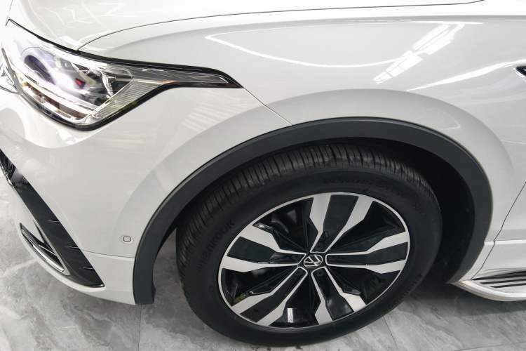 Used Volkswagen Tiguan L 2023 330TSI Automatic Two-Wheel Drive R-Line Enjoyment Edition Left Front Wheel Hub