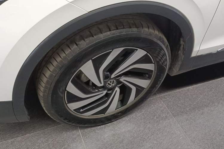 Used Volkswagen Tiguan L 2023 330TSI Automatic Two-Wheel Drive Smart Edition Left Front Wheel Hub