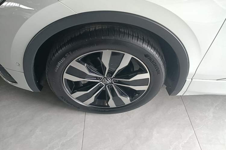 Used Volkswagen Tiguan L 2023 Restyled 330TSI Automatic Two-Wheel Drive R-Line Flagship Edition Left Front Wheel Hub