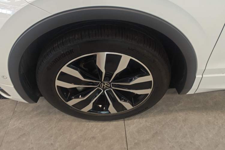 Used Volkswagen Tiguan L 2023 330TSI Automatic Two-Wheel Drive R-Line Enjoyment Edition Left Front Wheel Hub