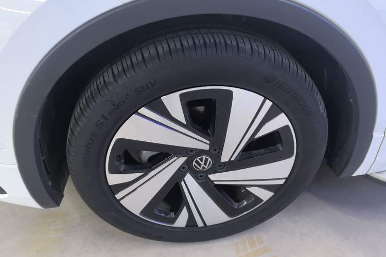 Used Volkswagen Tiguan L 2023 Restyled 330TSI Automatic Two-Wheel Drive R-Line Enhanced Comfort Version Left Front Wheel Hub