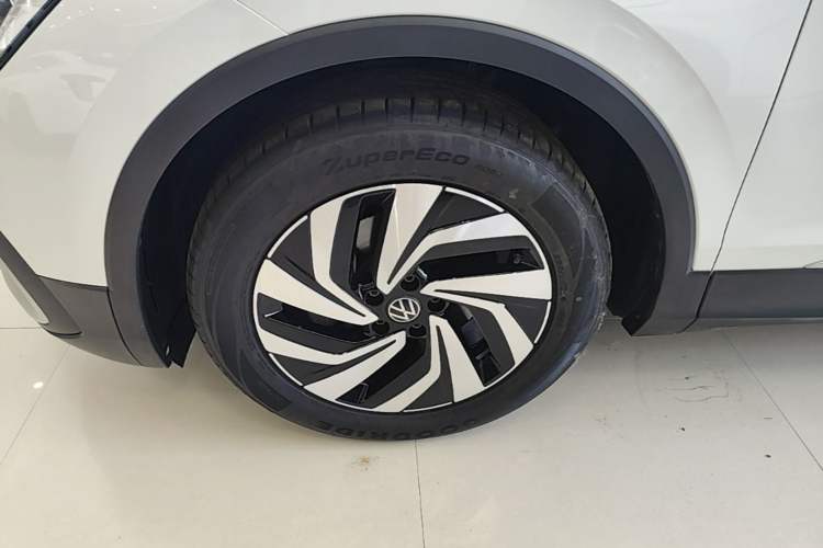 Used Volkswagen Tiguan L 2023 300TSI Automatic Two-Wheel Drive Smart Edition Left Front Wheel Hub