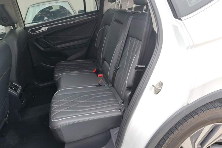 Used Volkswagen Tiguan L 2023 300TSI Automatic Two-Wheel Drive Smart Edition Left Rear Seat
