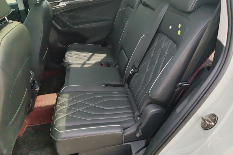 Used Volkswagen Tiguan L 2023 Facelifted 380TSI Automatic All-Wheel Drive R-Line Plus Version 7-Seater Left Rear Seat