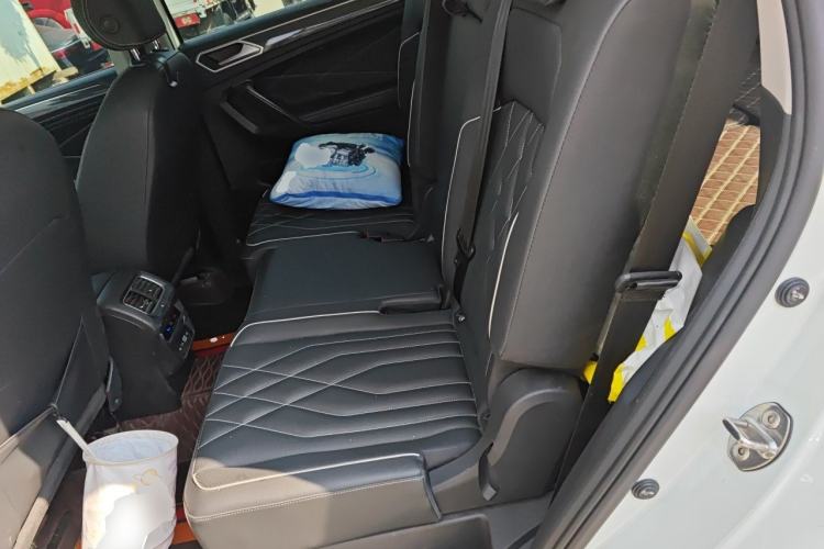 Used Volkswagen Tiguan L 2023 380TSI Automatic All-Wheel Drive R-Line Enhanced 7-Seater Left Rear Seat