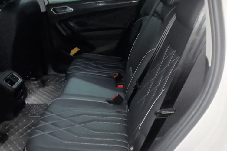 Used Volkswagen Tiguan L 2023 330TSI Automatic Two-Wheel Drive R-Line Enjoyment Edition Left Rear Seat