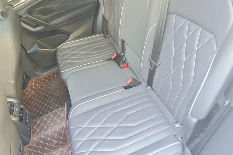Used Volkswagen Tiguan L 2023 330TSI Automatic Two-Wheel Drive Smart Edition Left Rear Seat